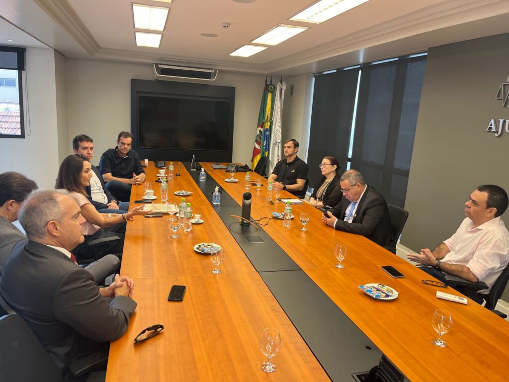 FACE-RS se reúne na sede da AJURIS